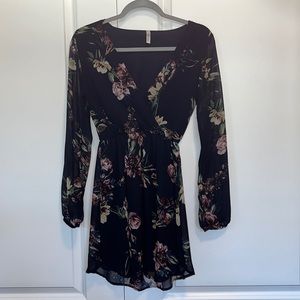 Daisies  floral dress. Size S. Worn once. Navy blue. Sheer arms.